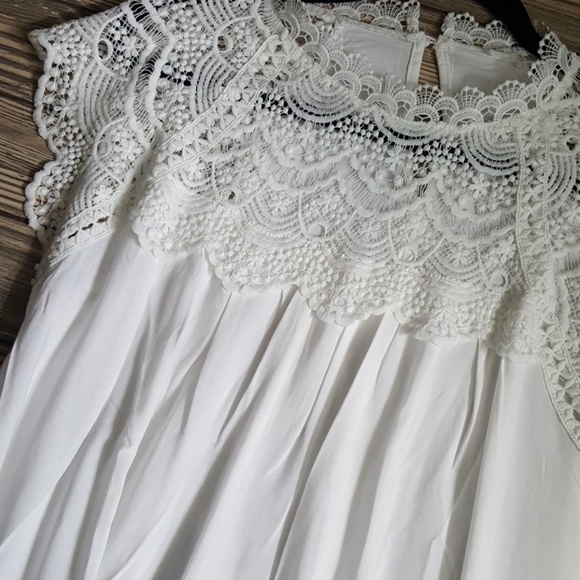 Last 3! White Lace Blouse - Picture 4 of 6
